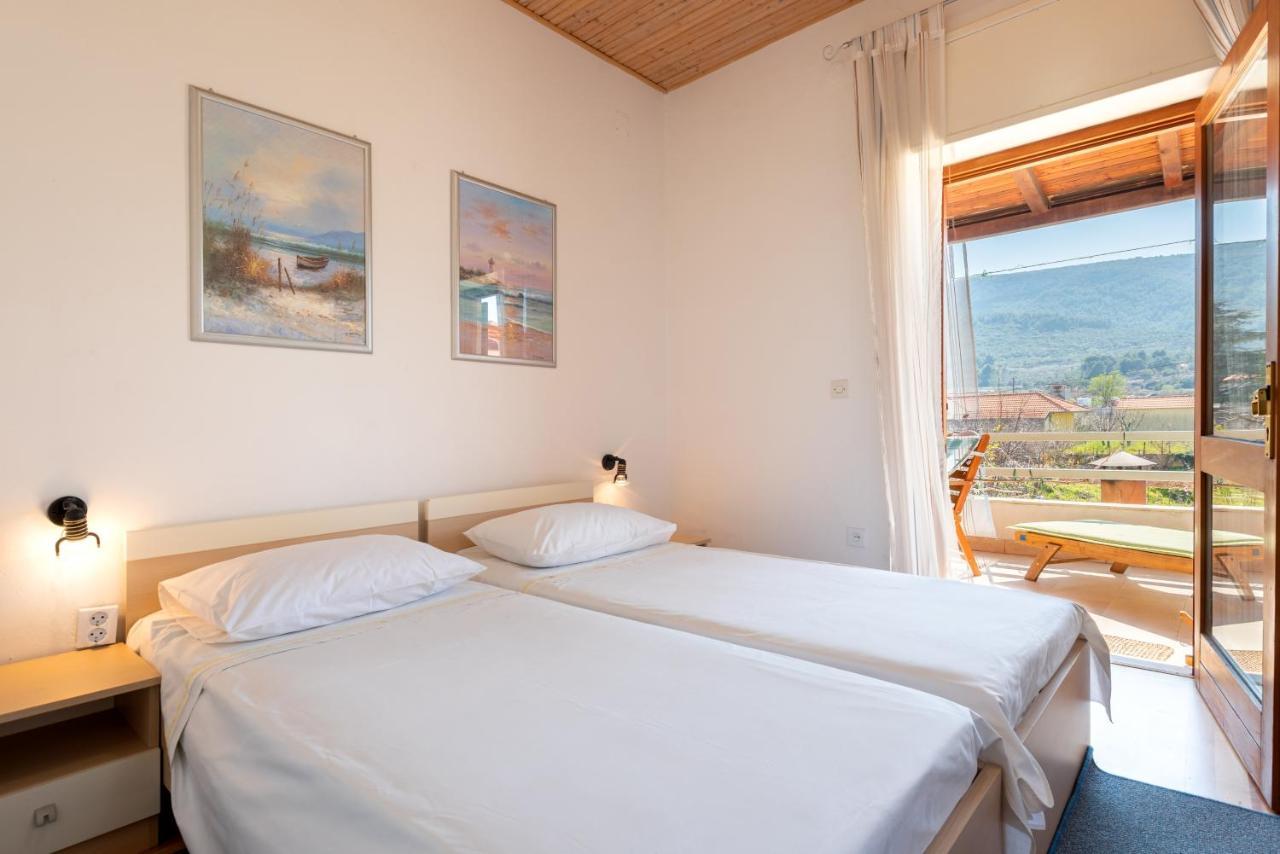 Apartments By The Sea Jelsa, Hvar - 11319 Jelsa  Exterior foto