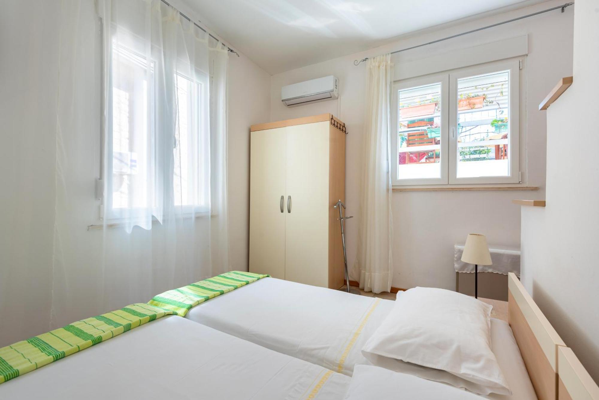 Apartments By The Sea Jelsa, Hvar - 11319 Jelsa  Habitación foto